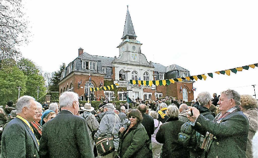 PAYING TRIBUTE: Tourists and locals gather to remember the fallen at Villers-Bretonneux’s Anzac Day service. PAYING TRIBUTE: Tourists and locals gather to remember the fallen at Villers-Bretonneux’s Anzac Day service.